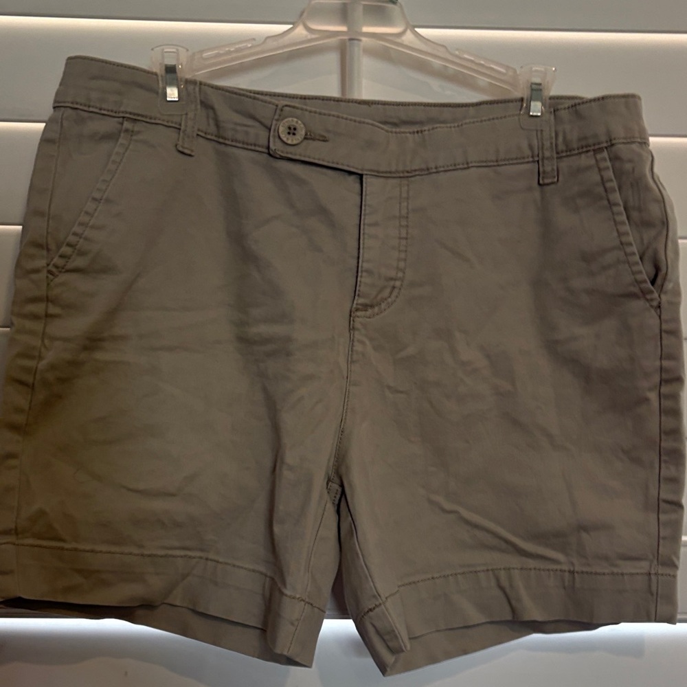 Women’s Size 14P Style &Co petite shorts in great  condition